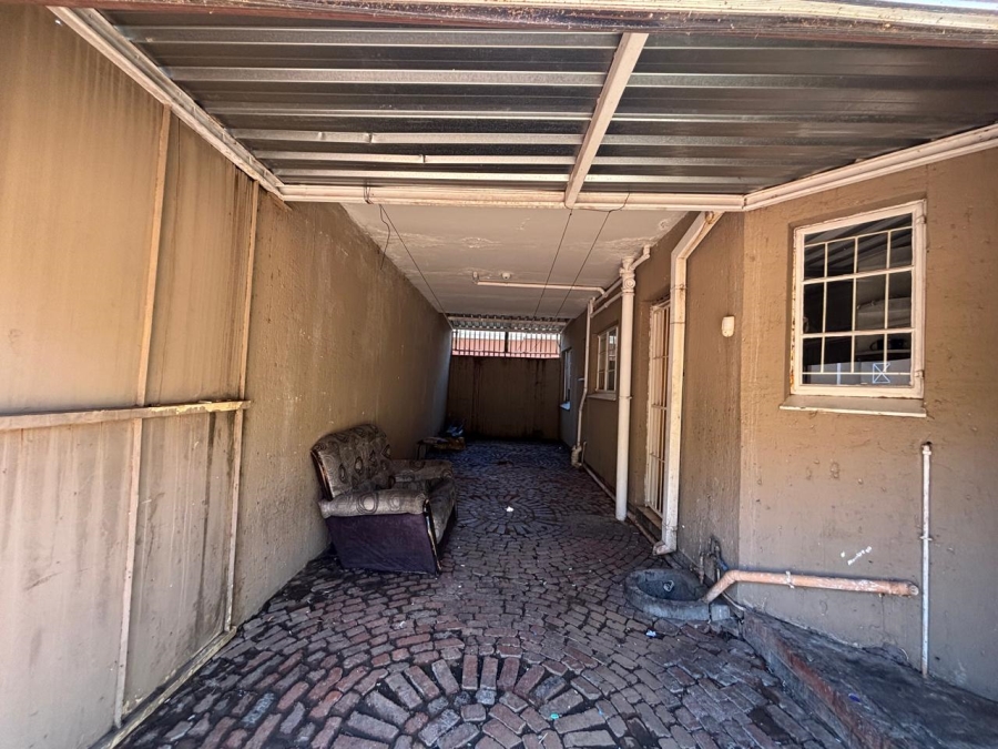 5 Bedroom Property for Sale in Willows Free State